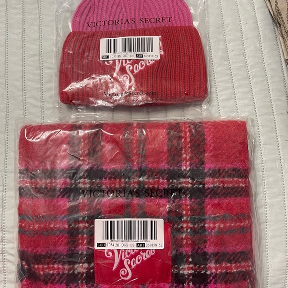Victoria Secret Cozy Plaid Scarf and Color block Beanie Set - Picture 7 of 7
